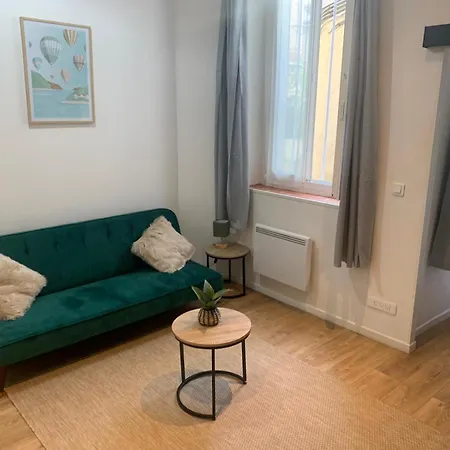Quiet And Lovely Center Apartment